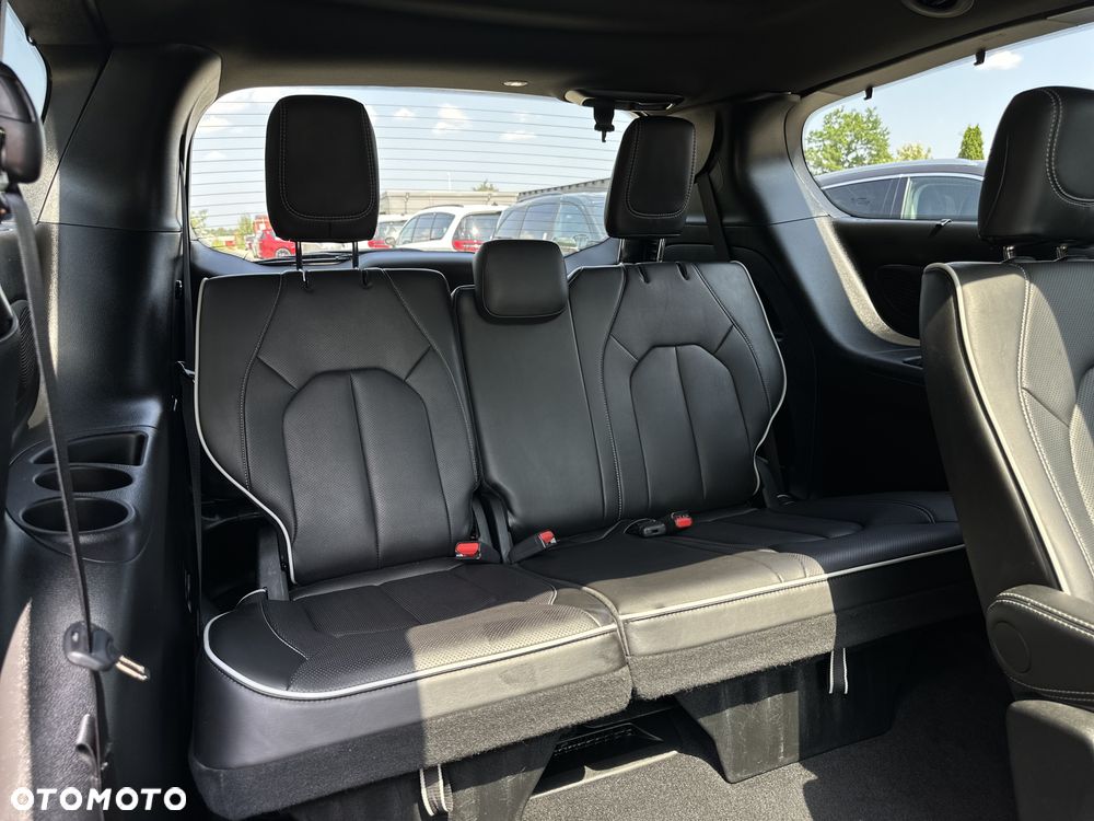 Chrysler Pacifica - 33
