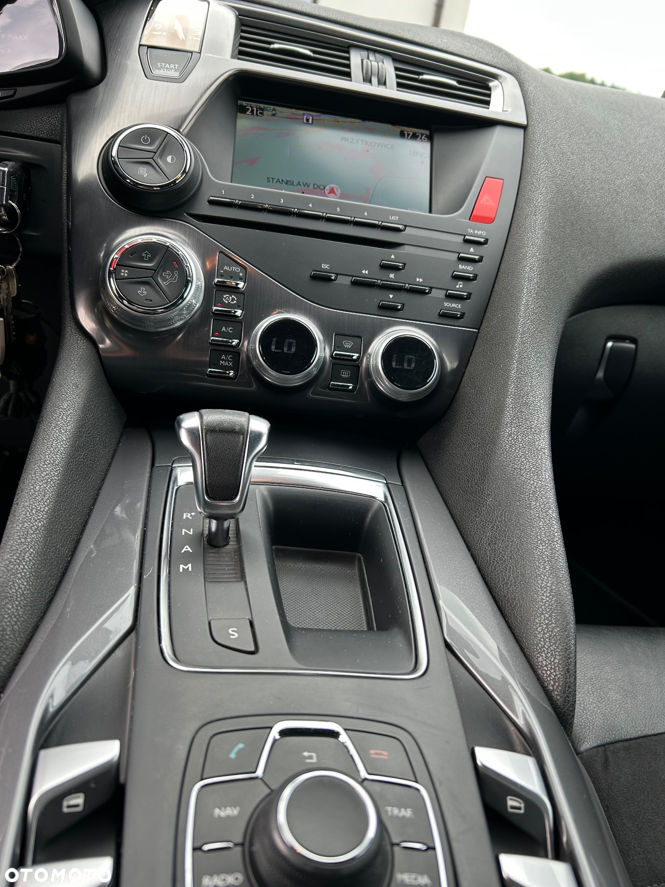 Citroën DS5 e-HDi 110 EGS6 Chic - 20