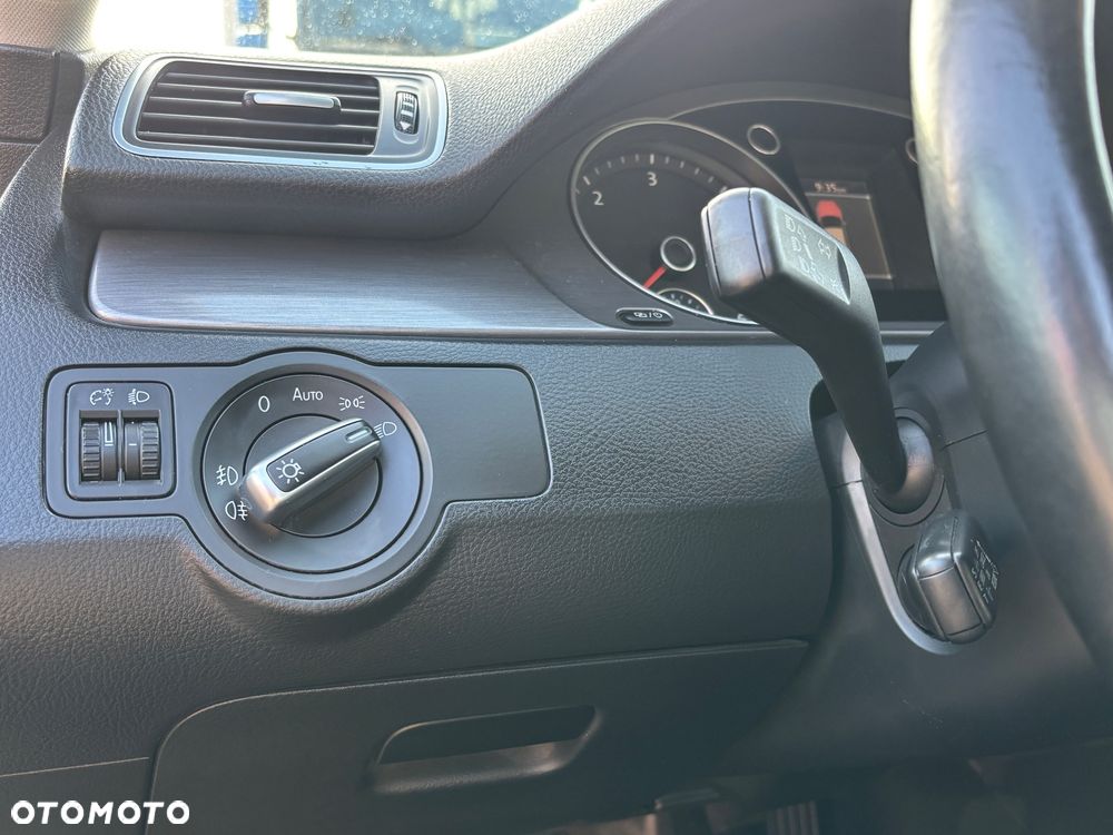 Volkswagen Passat - 30