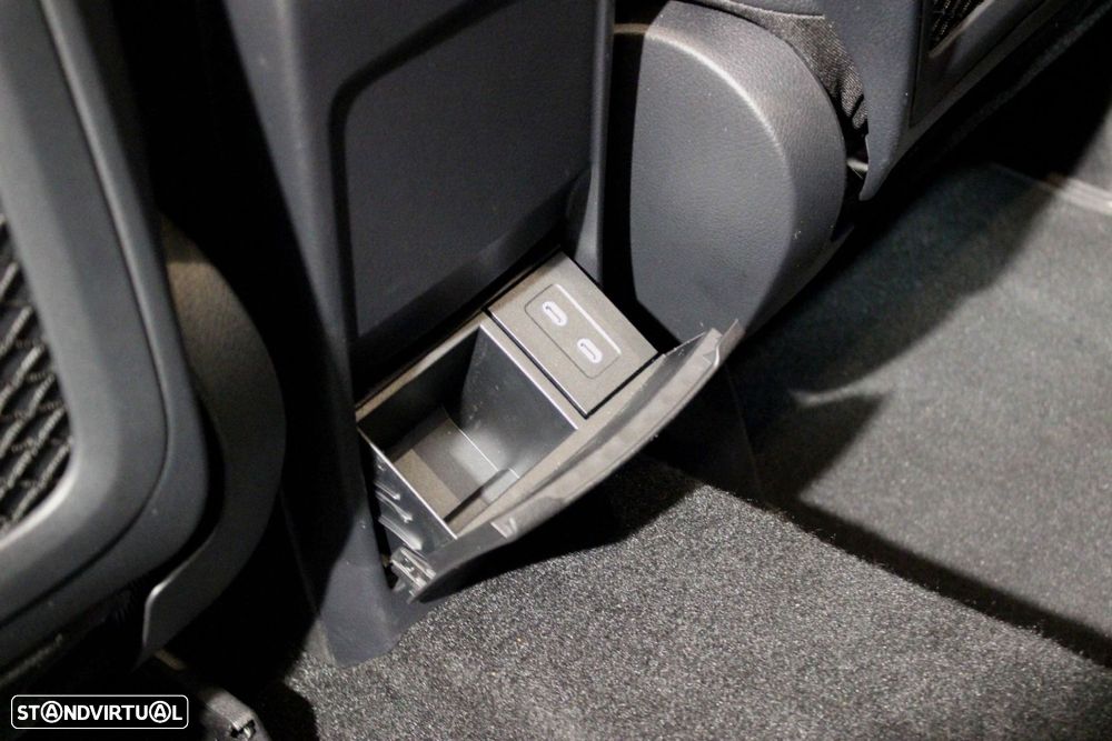 Mercedes-Benz GLA 180 d AMG Line - 42