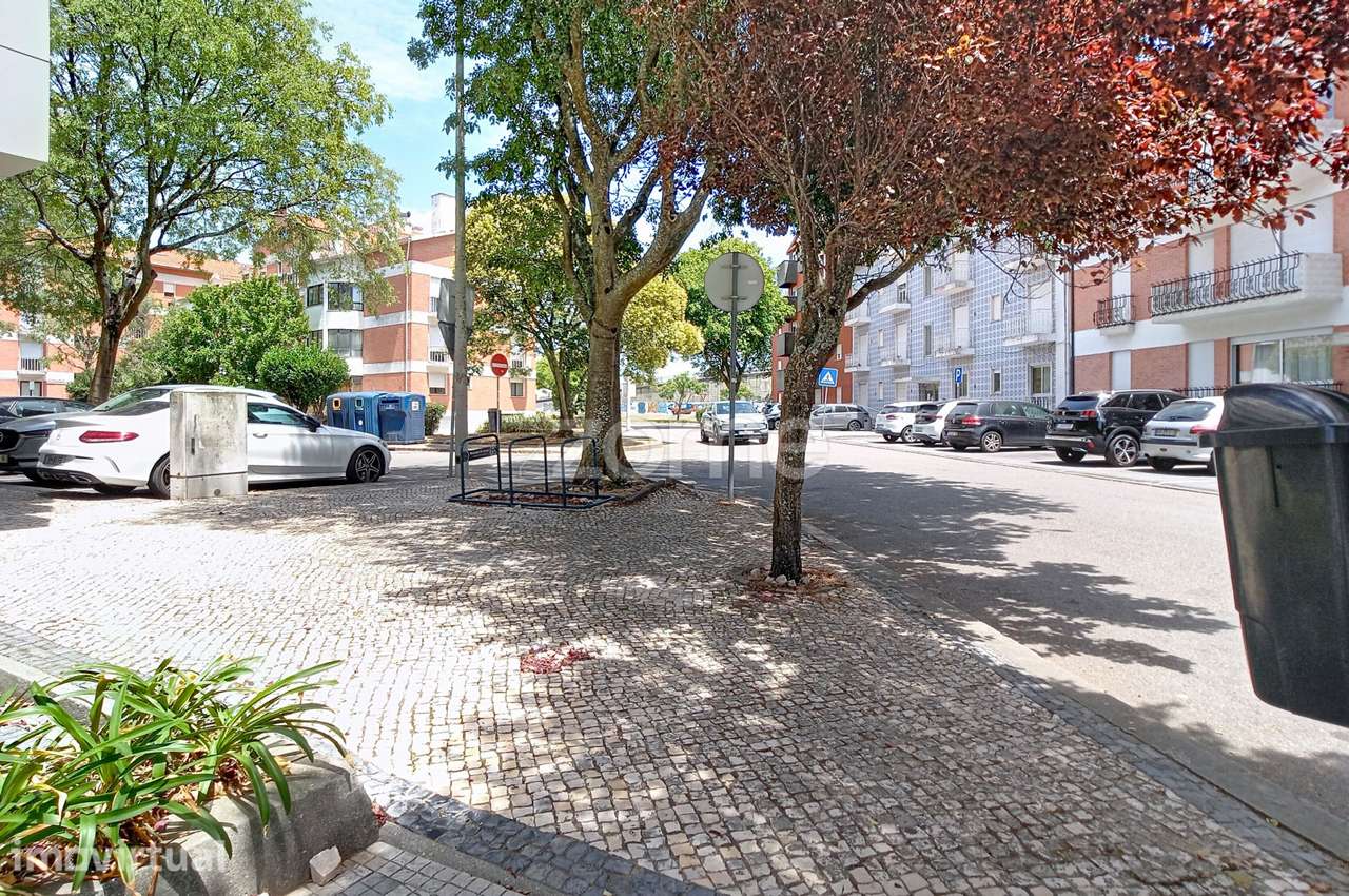 Loja com Potencial para T0 à Venda no Bairro do Liceu, Aveiro - Grande imagem: 3/15