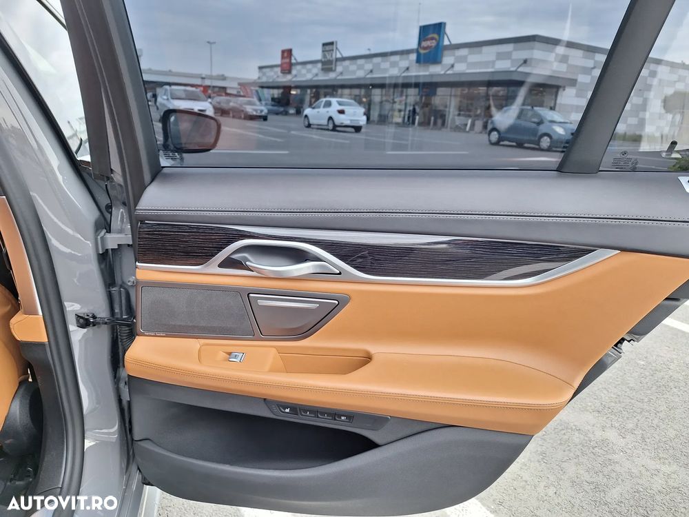 BMW Seria 7 750i xDrive - 26