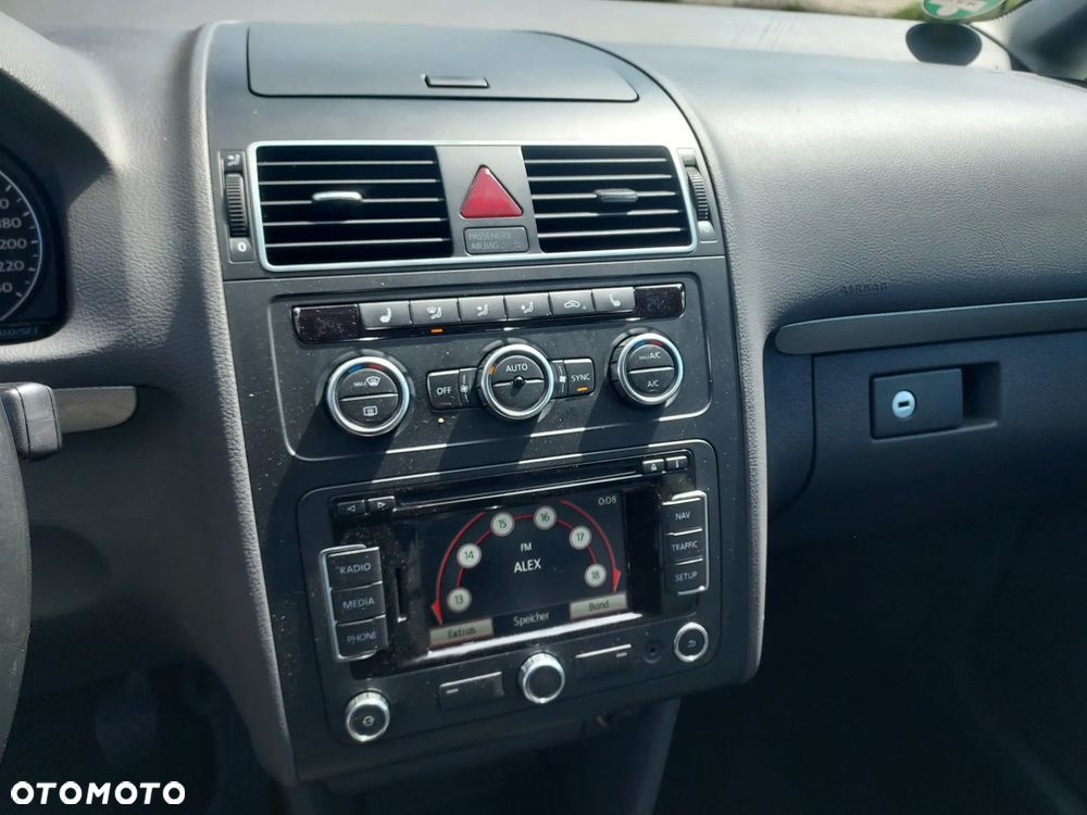 Volkswagen Touran 1.6 TDI DPF BlueMotion Technology Highline - 8