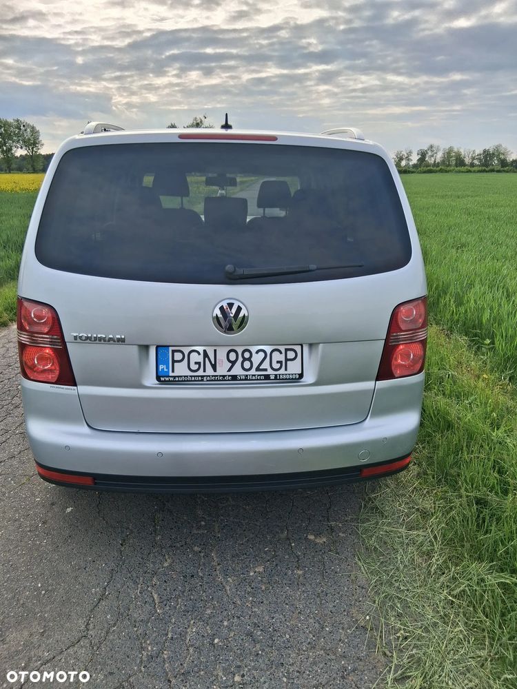 Volkswagen Touran 2.0 TDI DPF Highline - 4
