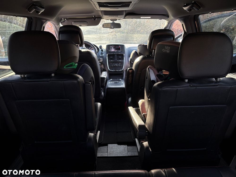 Dodge Grand Caravan - 10