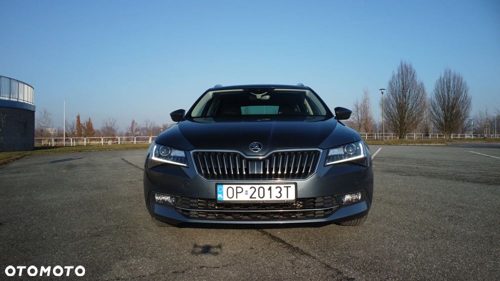 Skoda Superb 2.0 TDI SCR 4x4 L&K DSG - 9