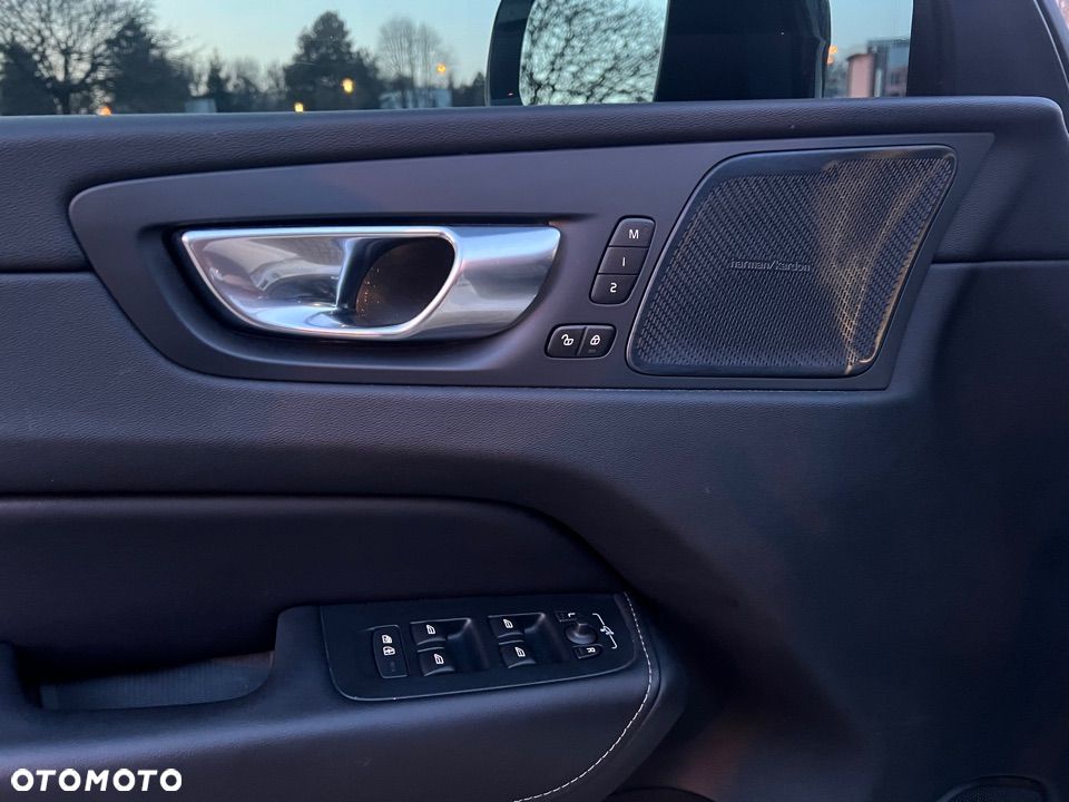 Volvo XC 60 T8 AWD Recharge Ultimate Dark - 16