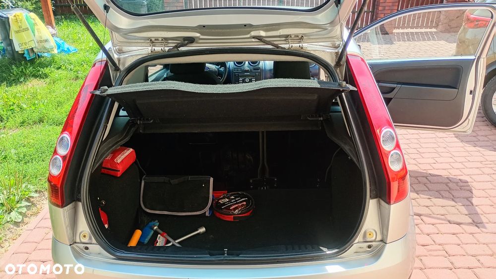 Ford Fiesta 2006 photo 2