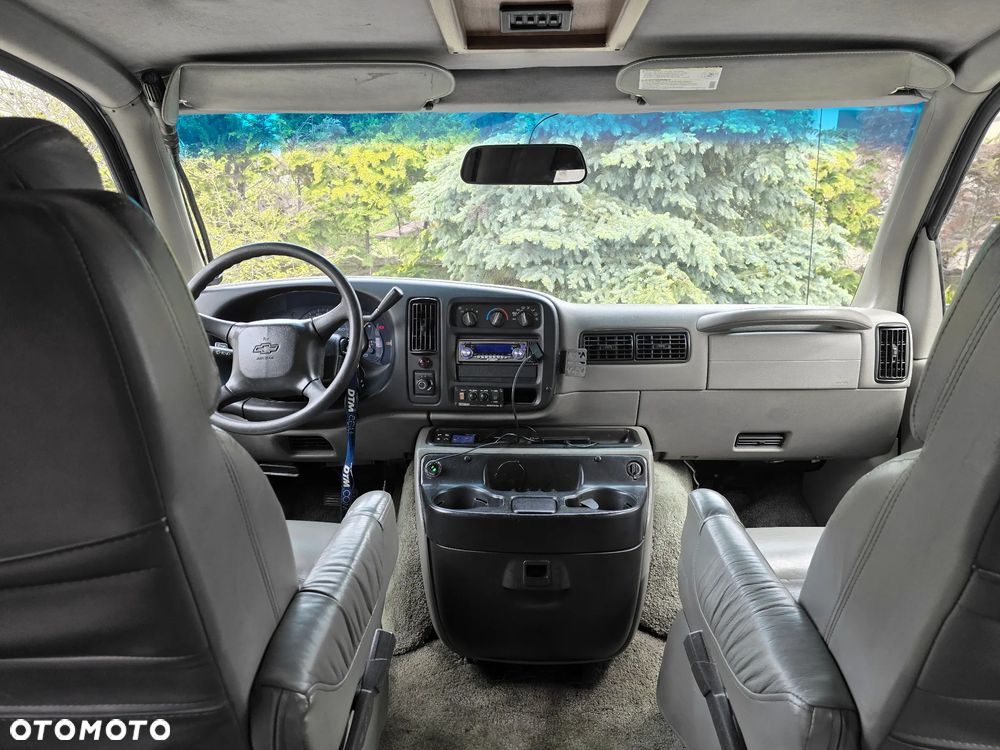 Chevrolet Express - 24