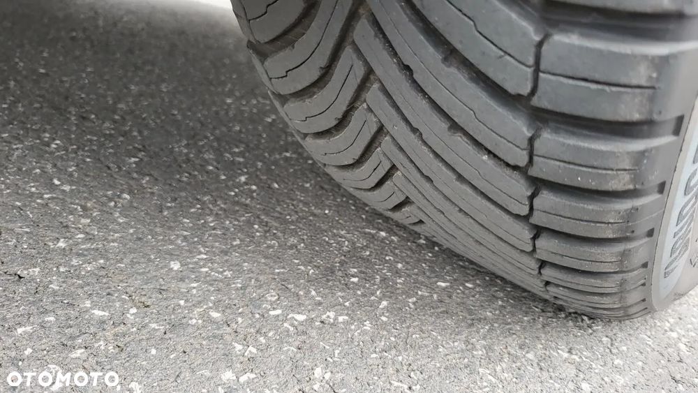 Kia Carens 1.7 CRDi M 7os - 25