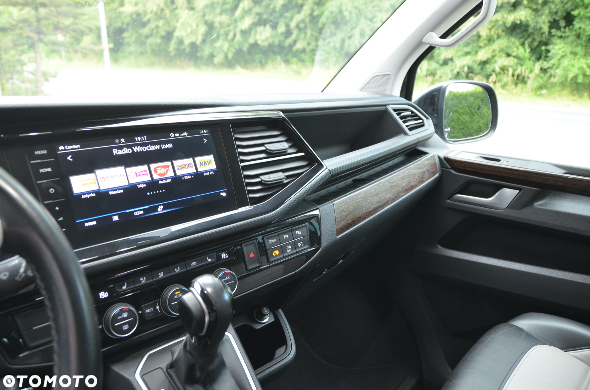Volkswagen Multivan - 12