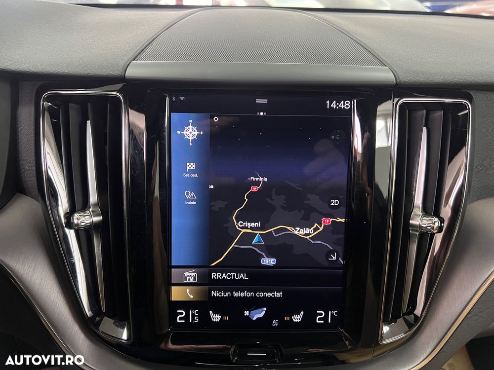 Volvo XC 60 T8 Twin Engine AWD Momentum Pro - 27