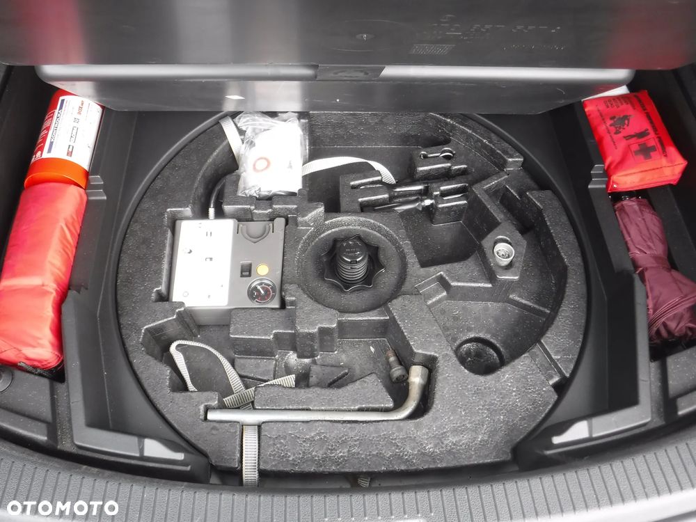Volkswagen Touran 1.4 TSI MATCH - 25