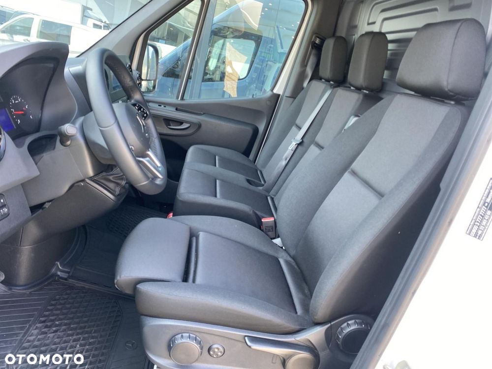 Mercedes-Benz Sprinter - 12
