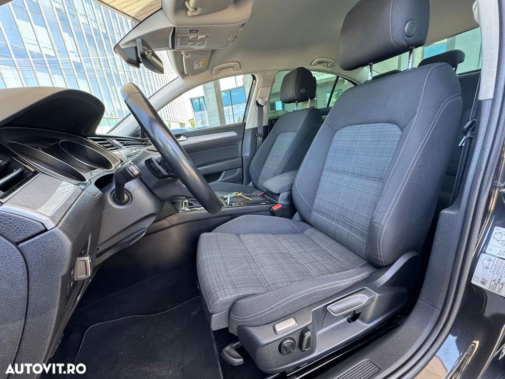 Volkswagen Passat 2.0 TDI DSG Comfortline - 23