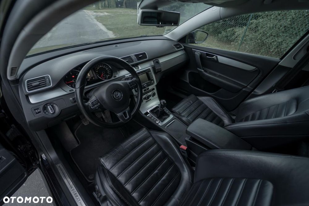 Volkswagen Passat 2.0 TDI Highline - 15