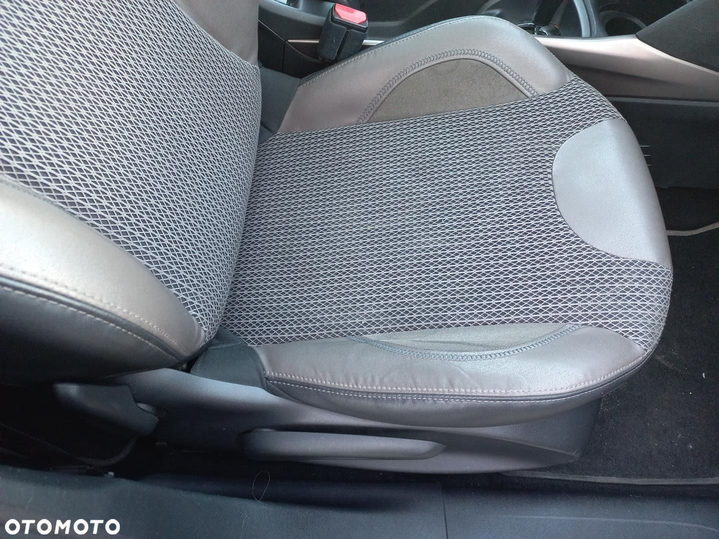 Peugeot 2008 1.6 e-HDi Style S&S - 13