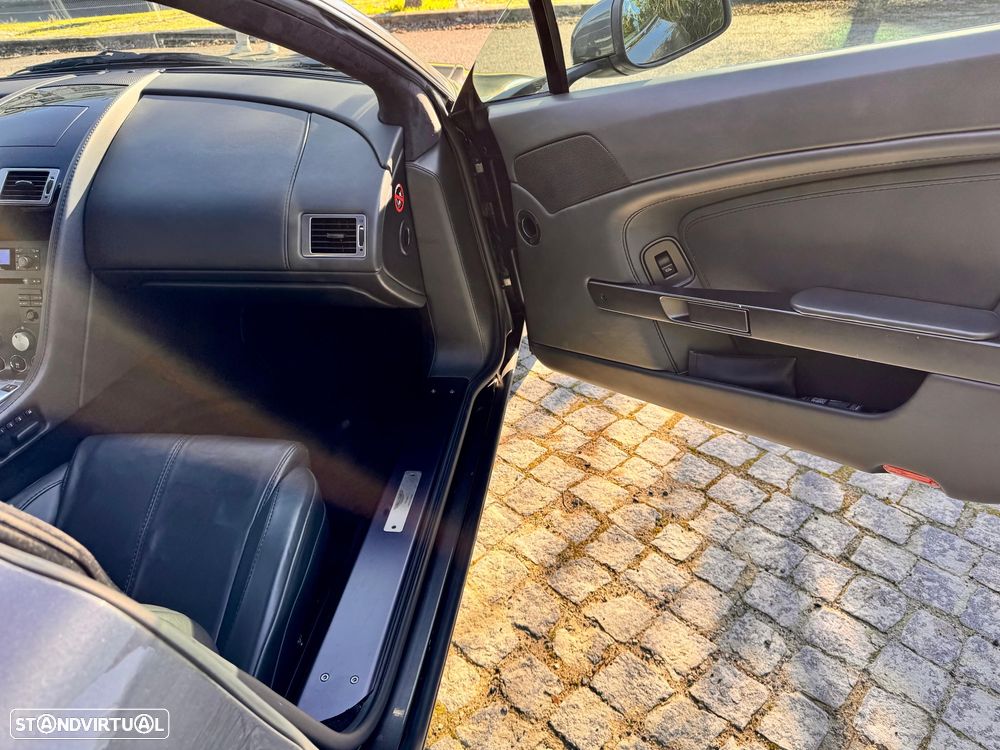 Aston Martin Vantage Coupe - 10