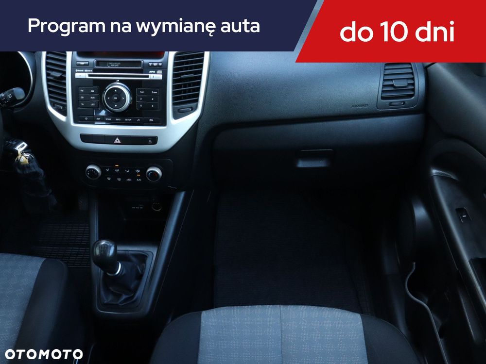 Kia Venga - 10