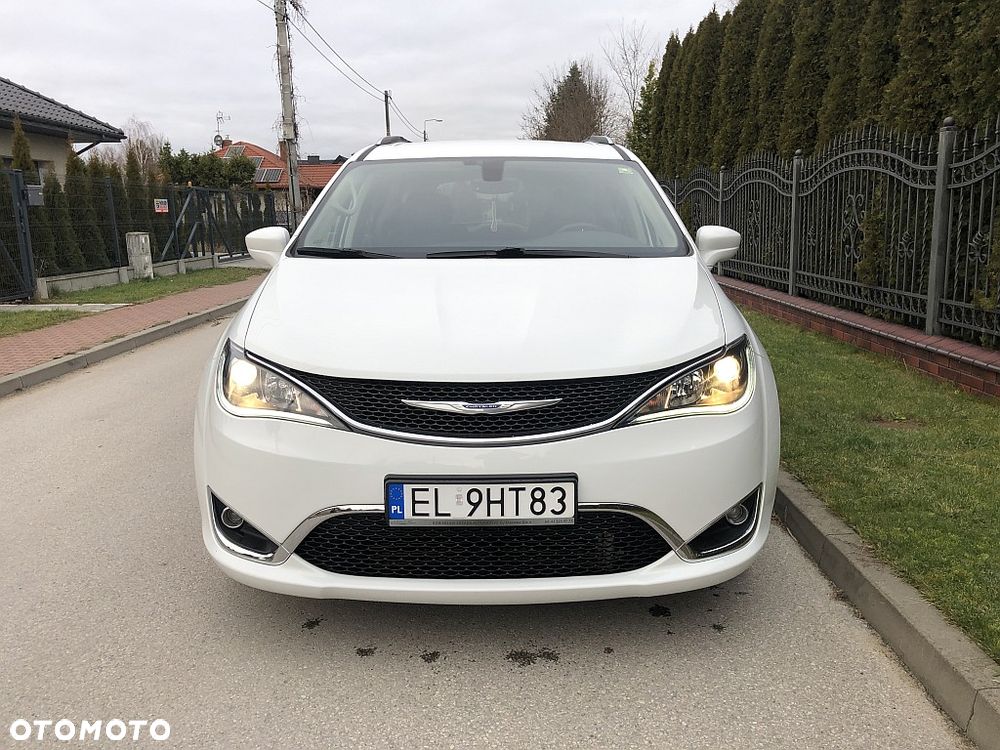 Chrysler Pacifica - 2