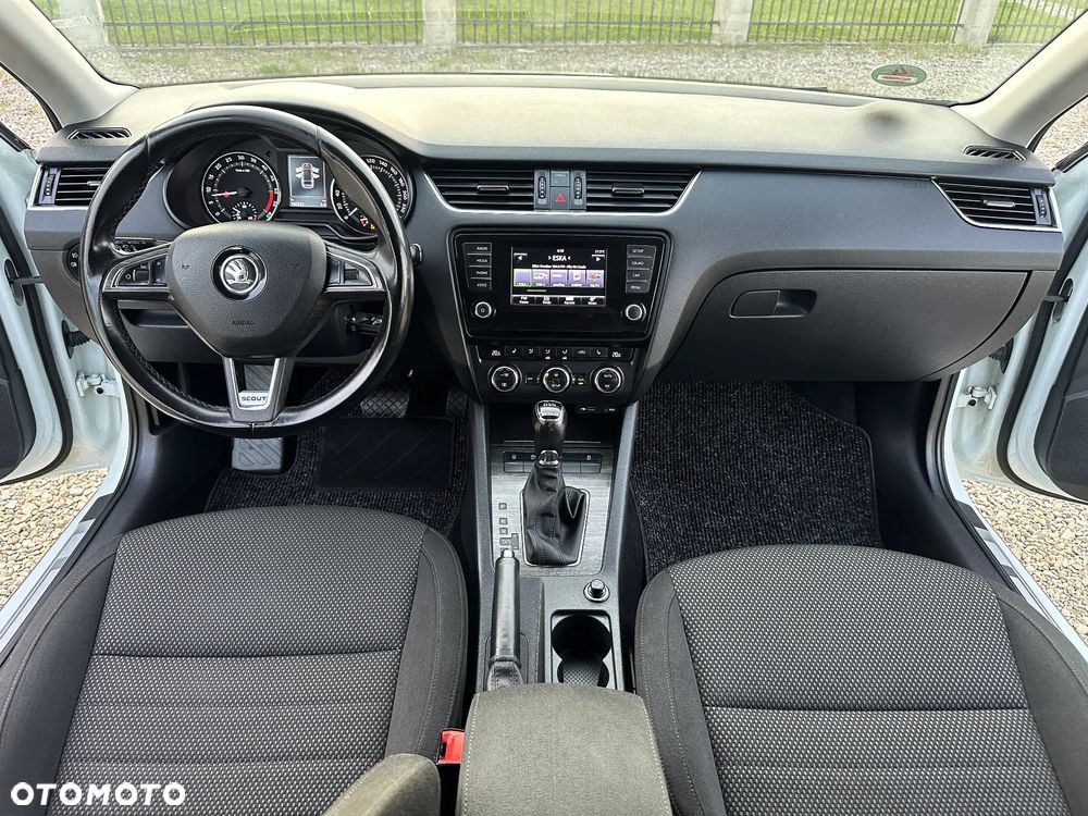 Skoda Octavia Scout 2.0 TDI 4x4 DSG - 11