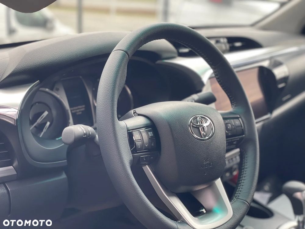 Toyota Hilux 2.8 D-4D Double Cab SR5 4x4 - 16