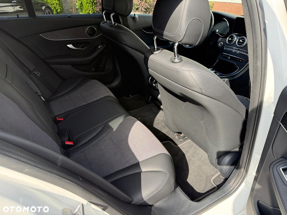 Mercedes-Benz Klasa C 300 de 9G-TRONIC - 37