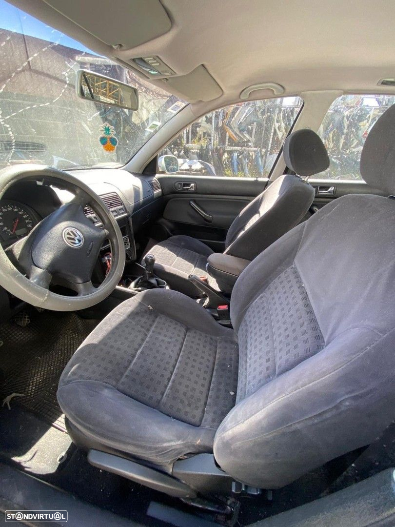 Vw Golf 4 Variant 1.4i de 2001 disponível para peças - 5