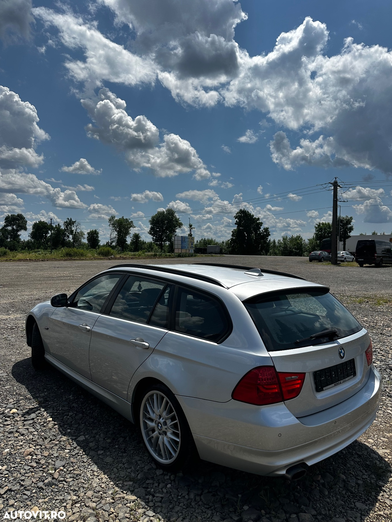 BMW Seria 3 320d DPF Touring Aut. - 3