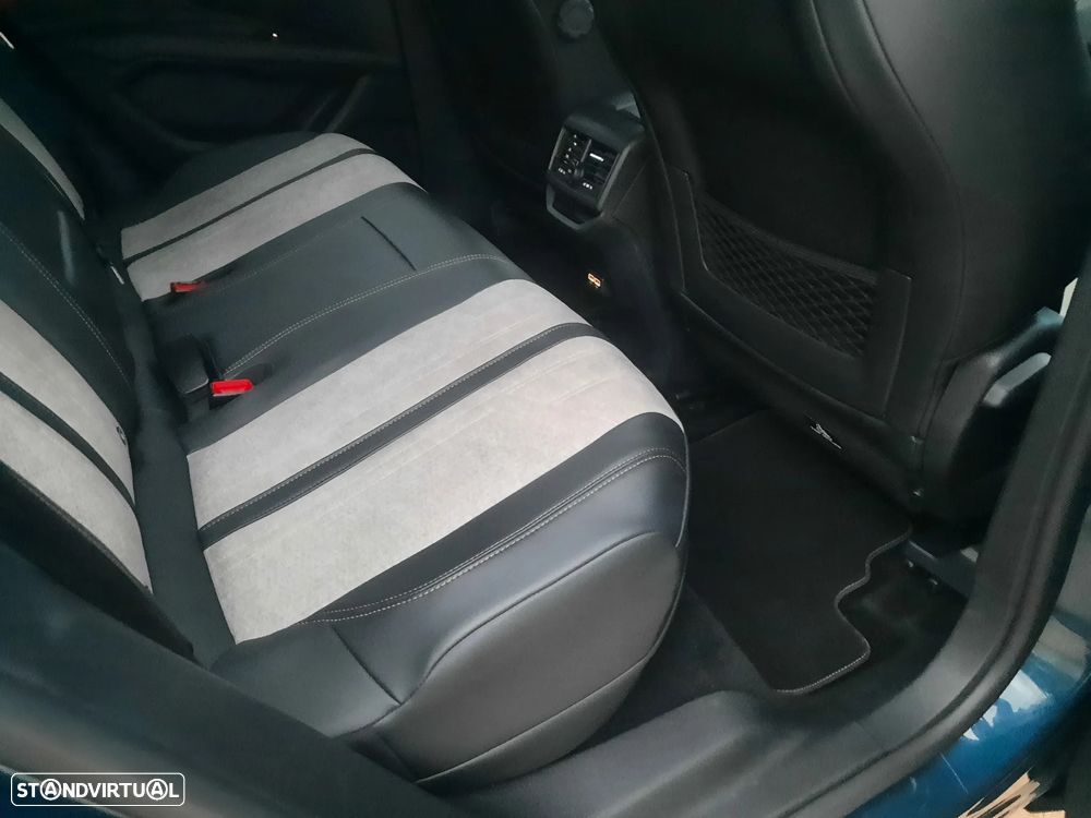 Peugeot 3008 1.6 Hybrid4 GT e-EAT8 - 42