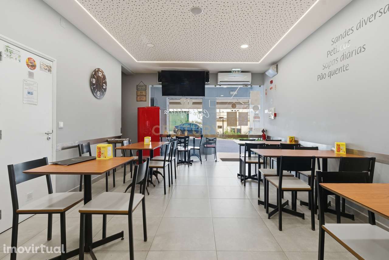 Prédio Comércio  (atualmente em uso na restauração - Café Snackbar) - Grande imagem: 4/18