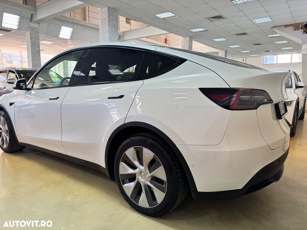 Tesla Model Y Long Range Dual Motor AWD - 9