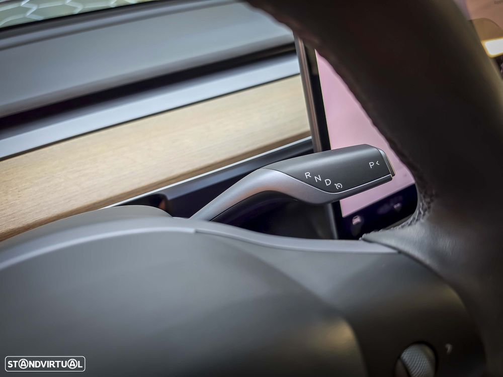 Tesla Model Y - 21