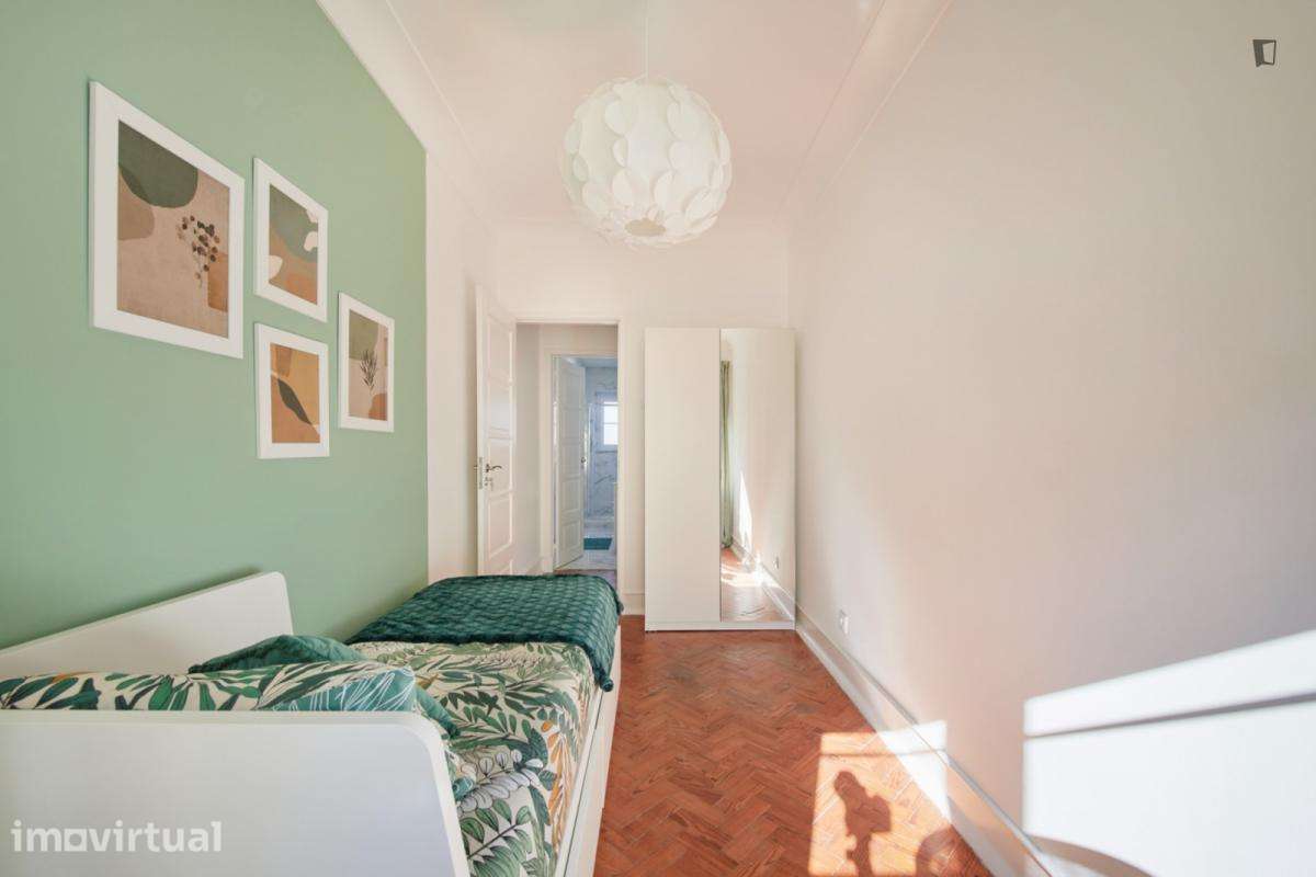 Quarto - localizado em Roma-Areeiro Lisbon - Grande imagem: 4/40