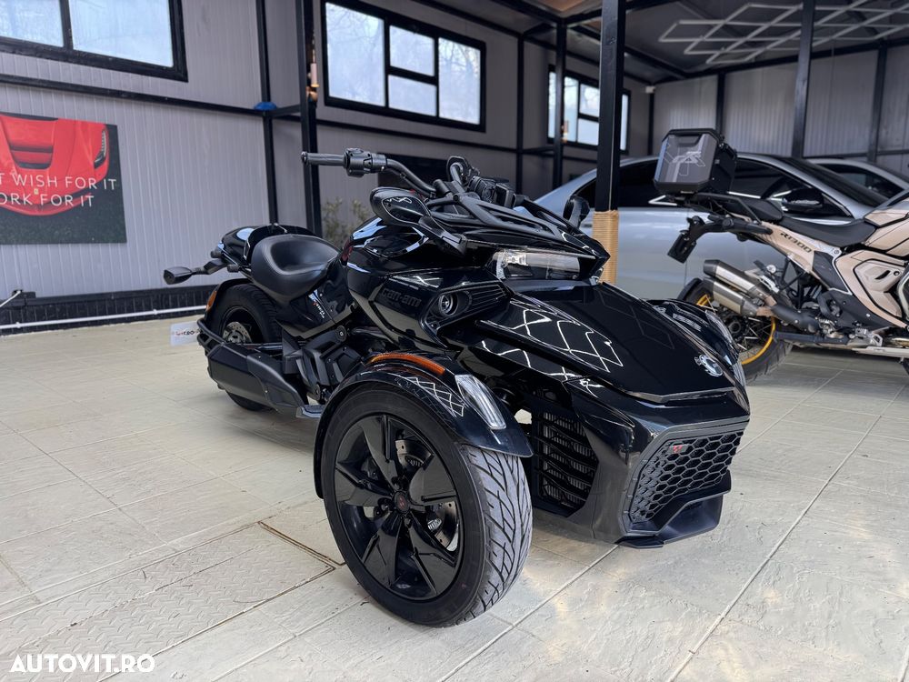 Can-Am Spyder - 18