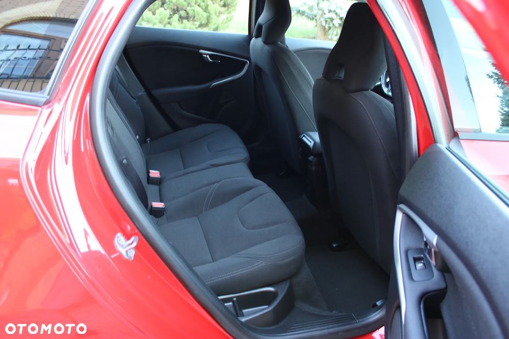 Volvo V40 D2 Momentum - 22