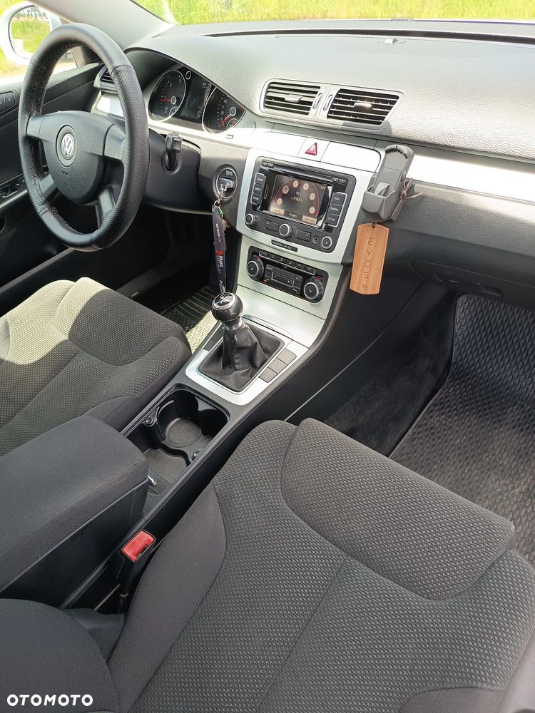 Volkswagen Passat - 17
