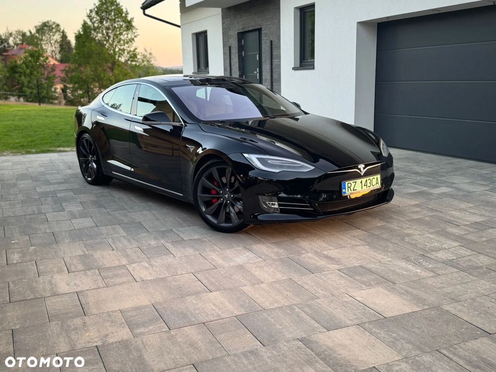 Tesla Model S - 16