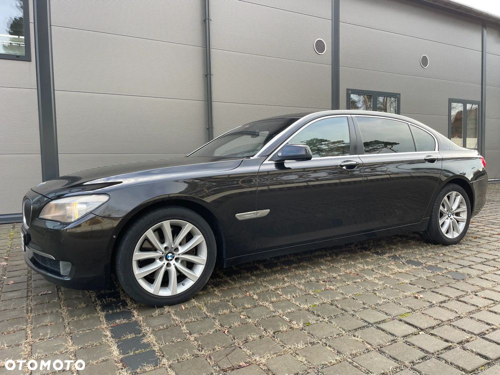 BMW Seria 7 750Li - 1