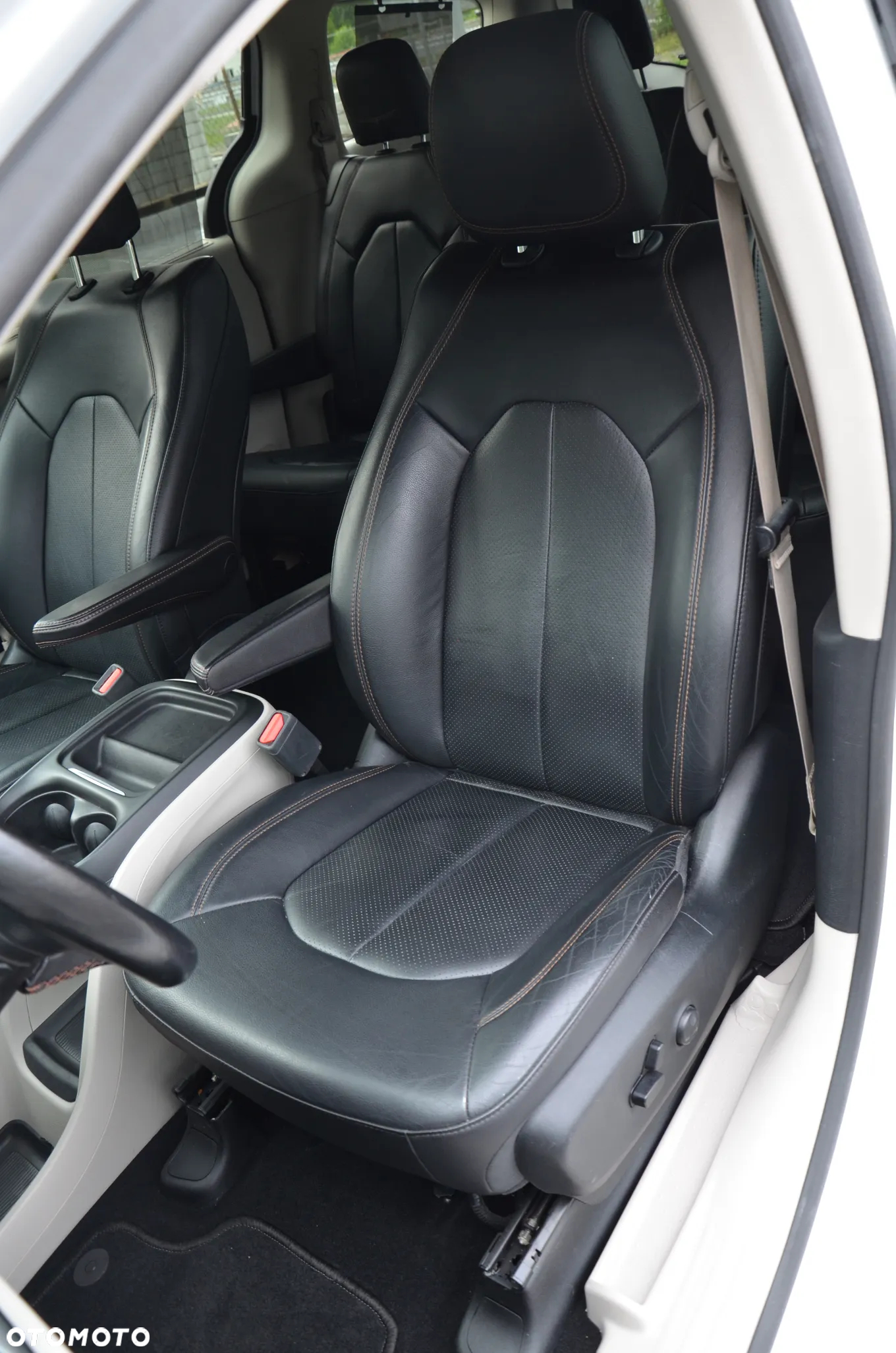 Chrysler Pacifica - 13
