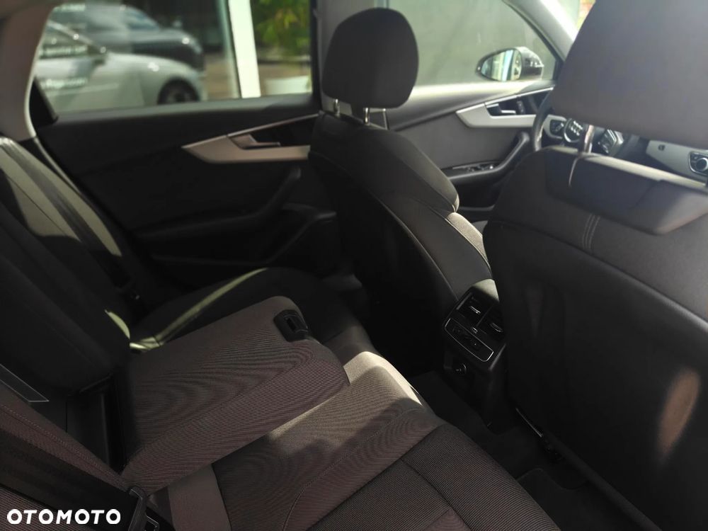Audi A4 Limousine - 13