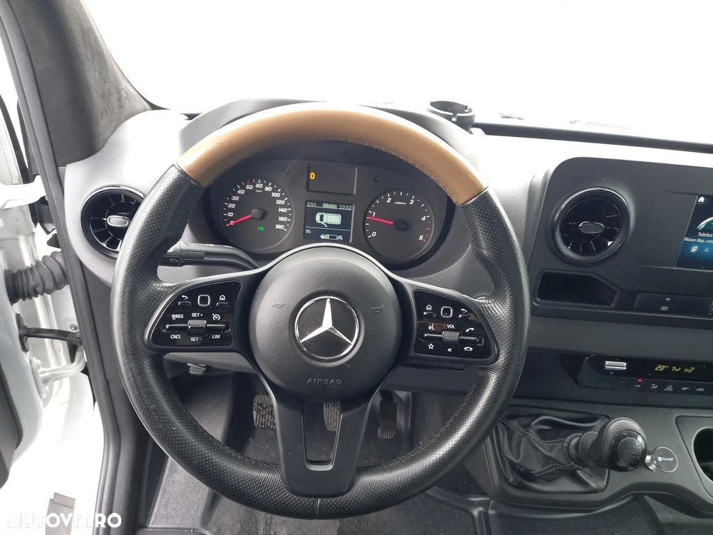 Mercedes-Benz SPRINTER - 11