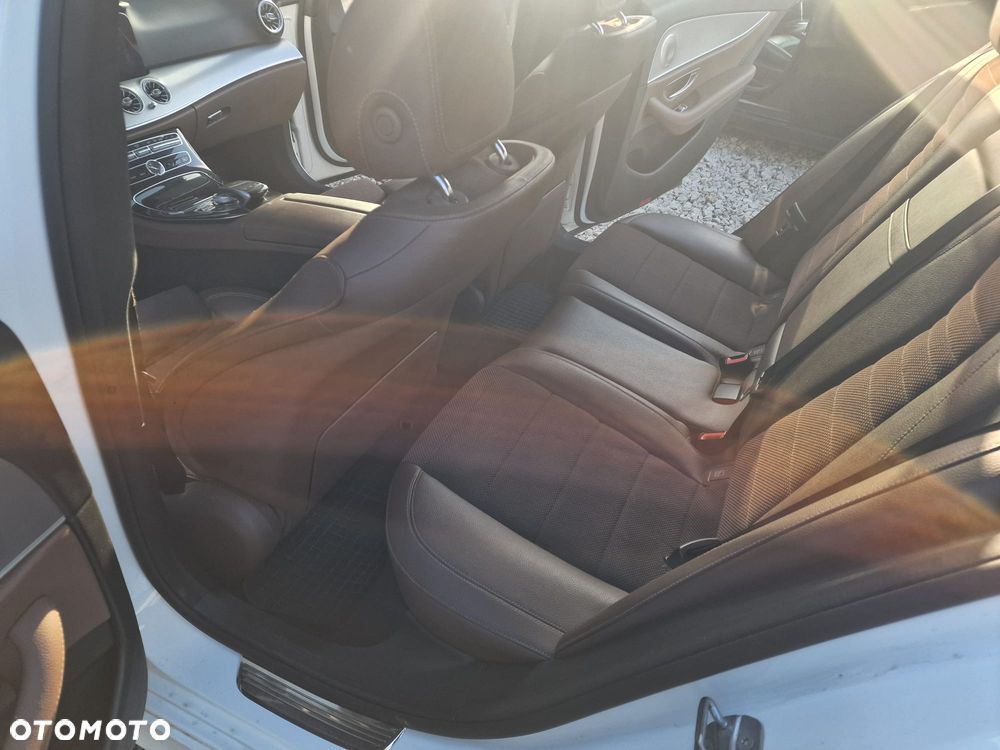 Mercedes-Benz Klasa E 220 d 4-Matic 9G-TRONIC - 6