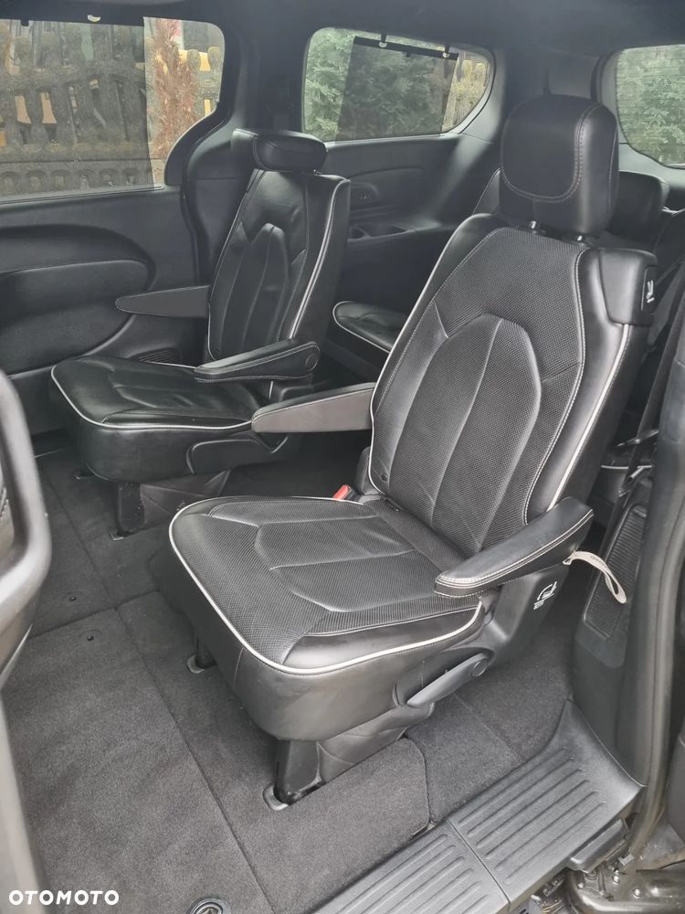 Chrysler Pacifica - 26