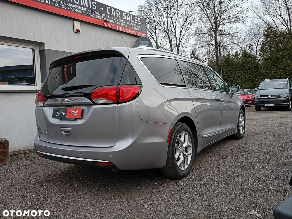Chrysler Pacifica - 4