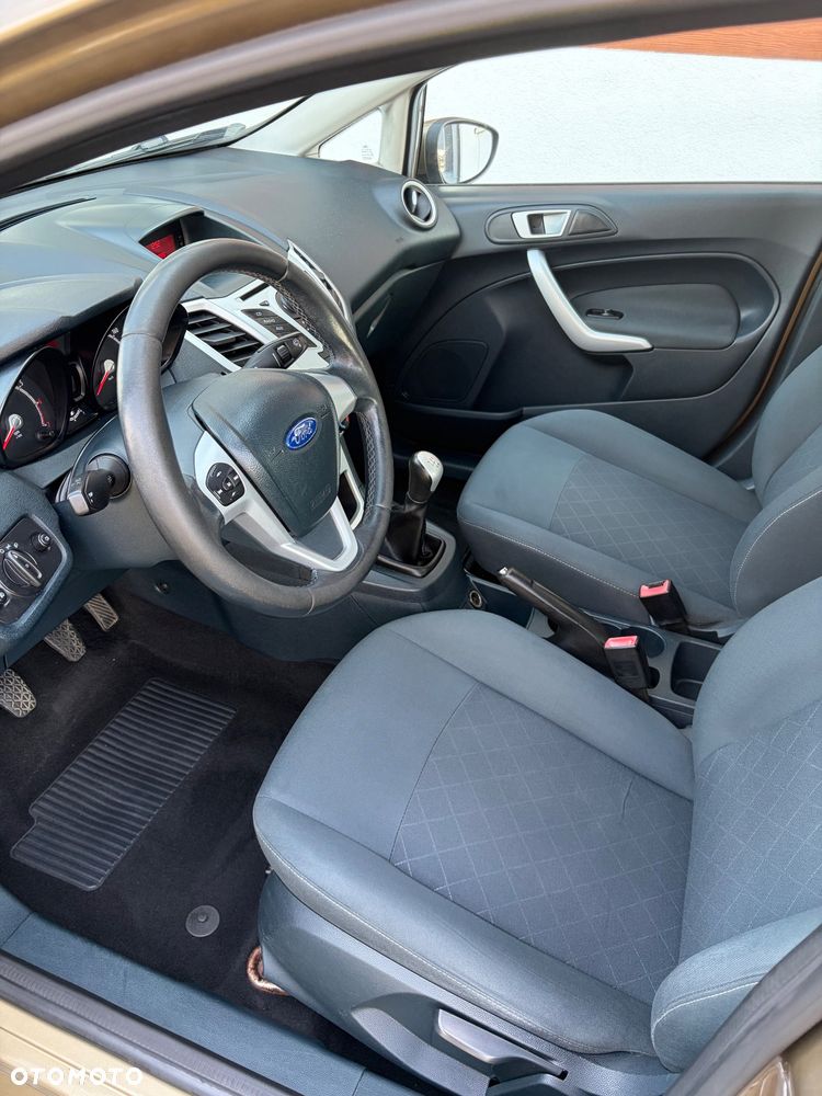 Ford Fiesta - 28