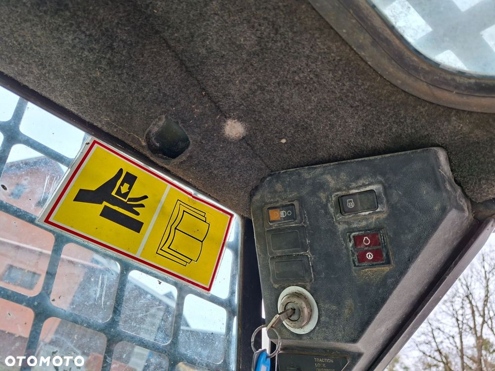 Bobcat 553 4X4 + Melroe Ingersoll-Rand 725S B/H - 18