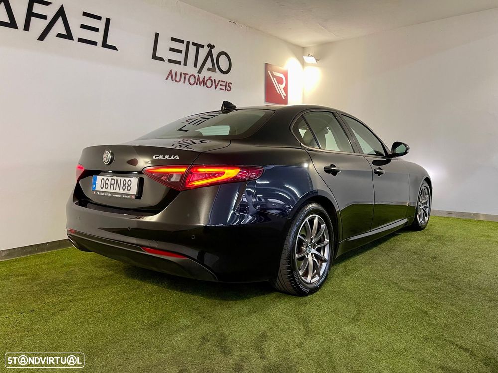 Alfa Romeo Giulia 2.2 D - 6