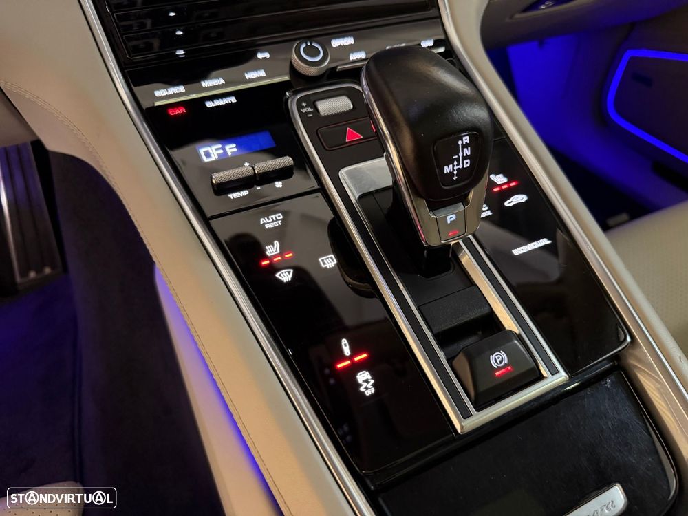 Porsche Panamera 4 E-Hybrid Platinum Edition com PDLS - 34