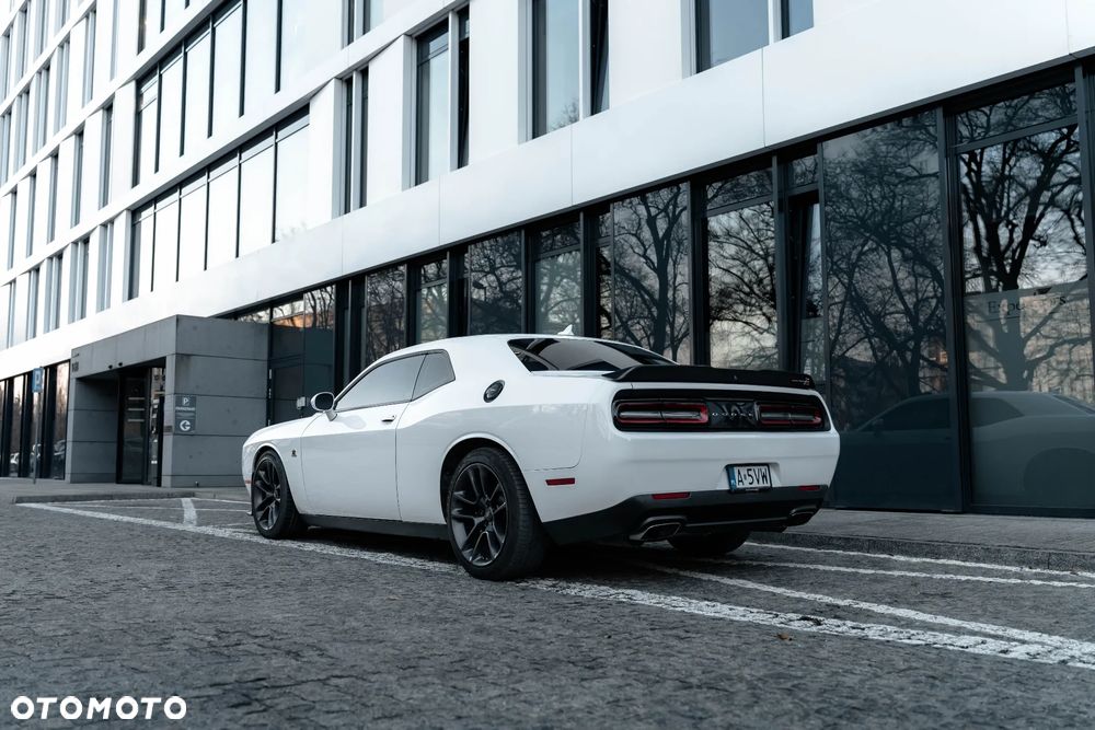 Dodge Challenger 6.4 Scat Pack - 16
